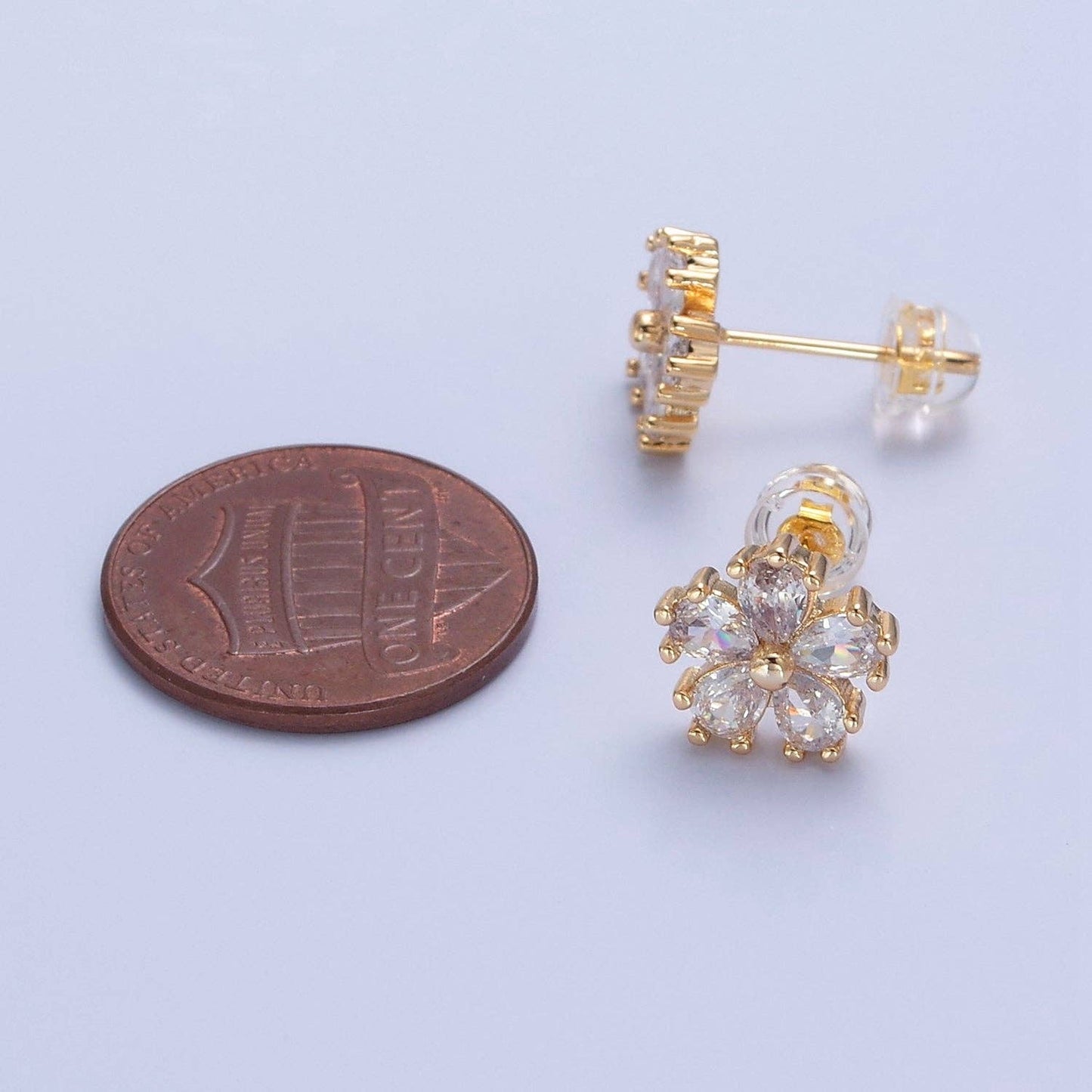 Gold Daisy Floral Stud Earring T463